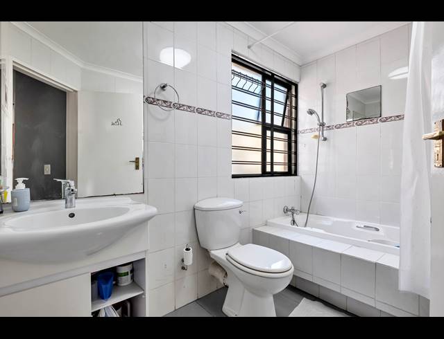 3 BEDROOM TOWNHOUSE FOR SALE IN BENMORE GARDENS